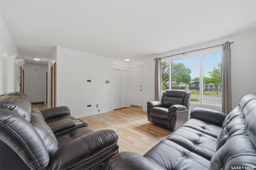 Fourth View of 1305 W Avenue N, Westview Heights, Saskatoon, Saskatchewan, S7L 3J2