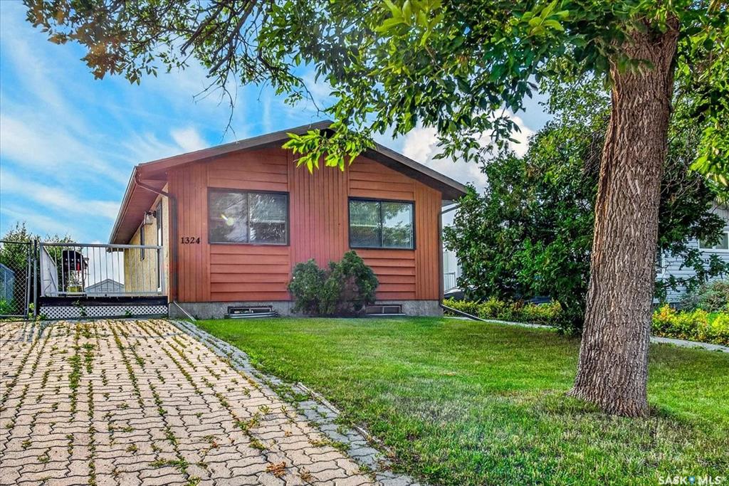MLS® listing #SK045573 for sale located at 1324 Courtney Street