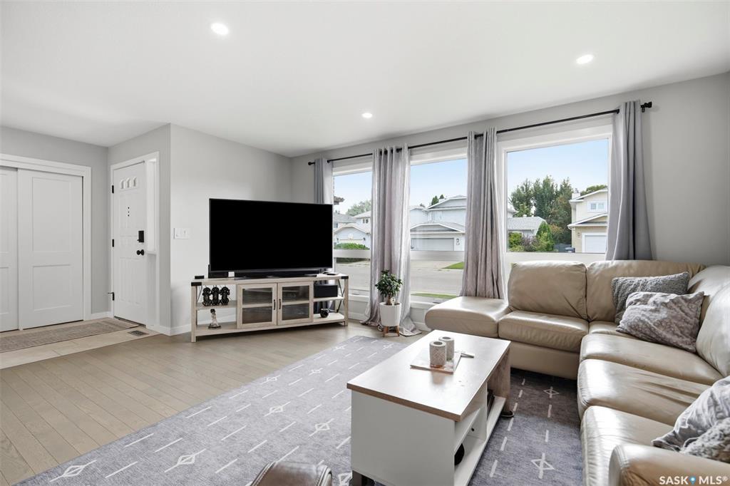 Fourth View of 306 Whitewood Road, Lakeview SA, Saskatoon, Saskatchewan, S7J 4L8
