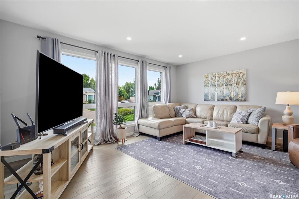 Fifth View of 306 Whitewood Road, Lakeview SA, Saskatoon, Saskatchewan, S7J 4L8