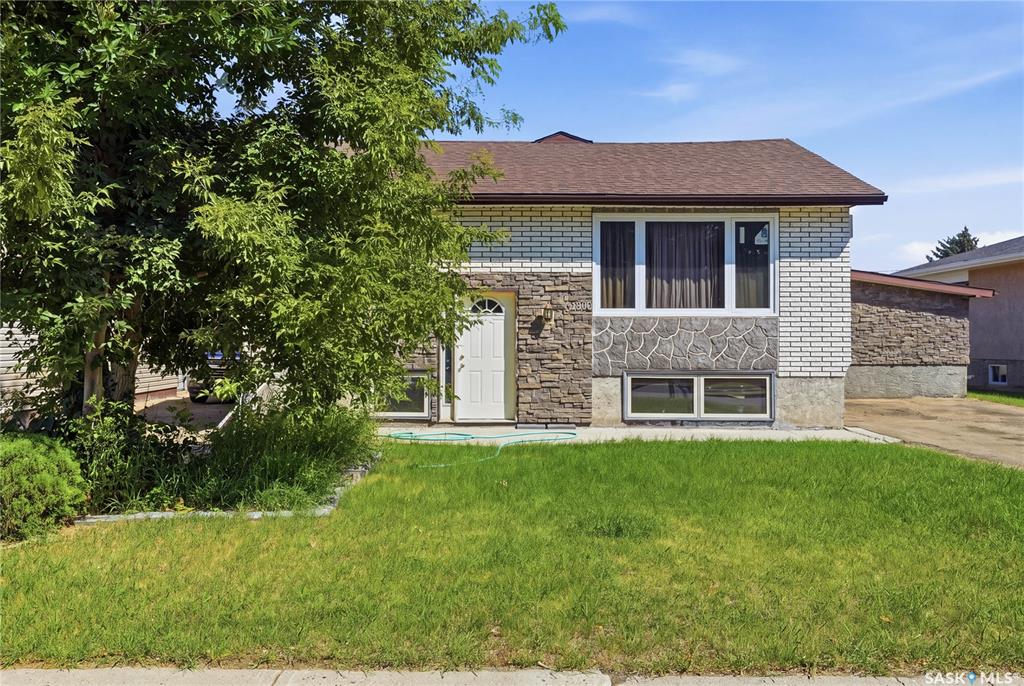 MLS® listing #SK045727 for sale located at 1020 Warner Street