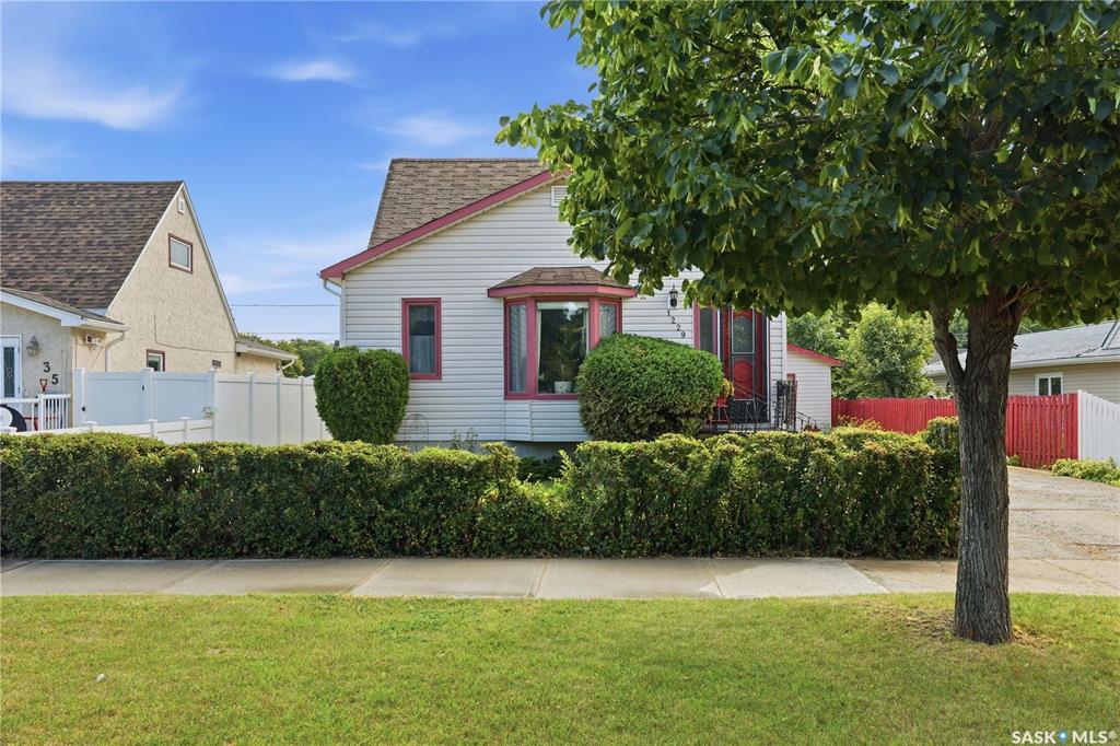 MLS® listing #SK045730 for sale located at 1229 Willow Avenue