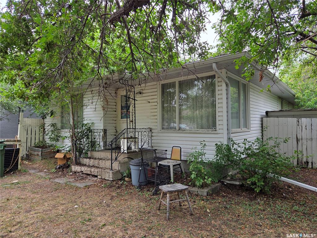 MLS® listing #SK045791 for sale located at 400 Cornwall Street