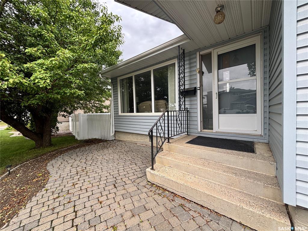 Second View of 24 King Drive, Kindersley, Saskatchewan, S0L 1S0