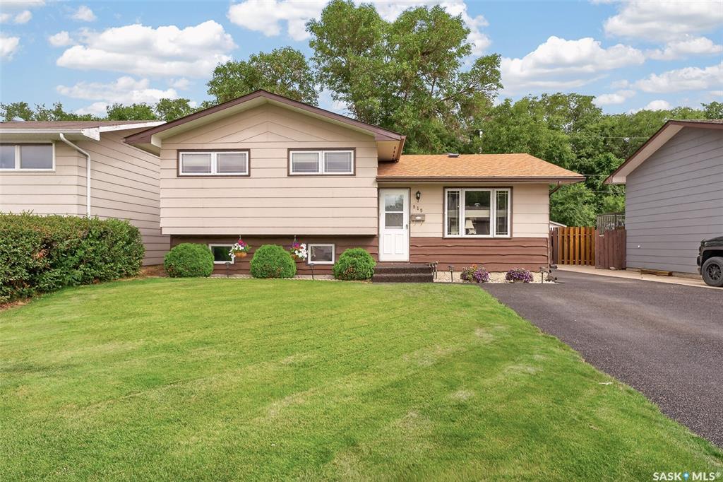 MLS® listing #SK045865 for sale located at 919 Holdsworth Crescent