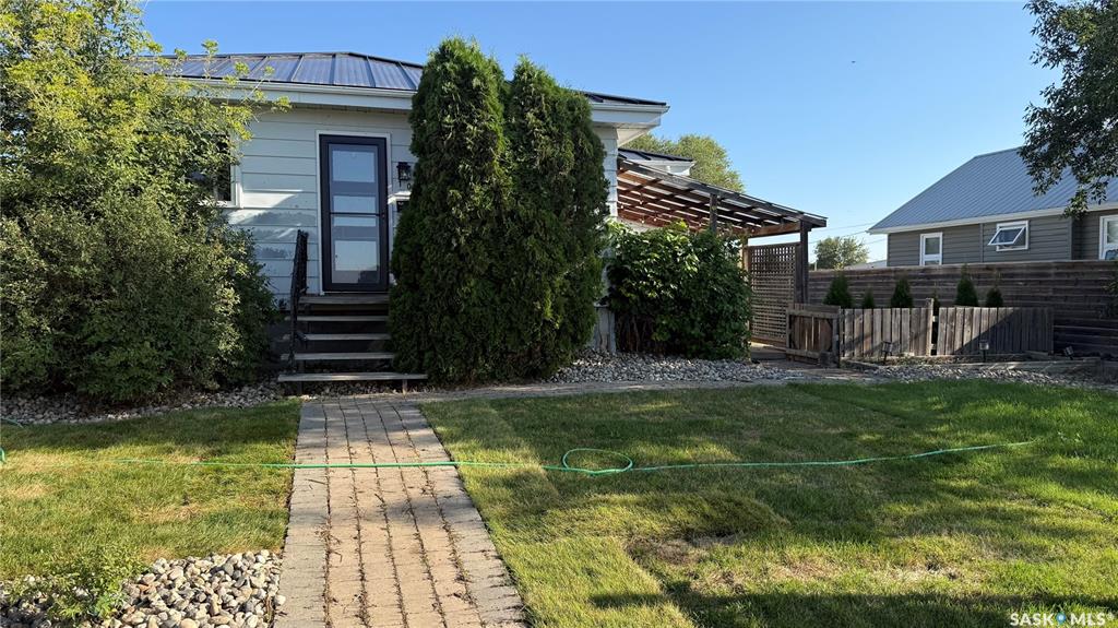 MLS® listing #SK045940 for sale located at 108 Front Street N