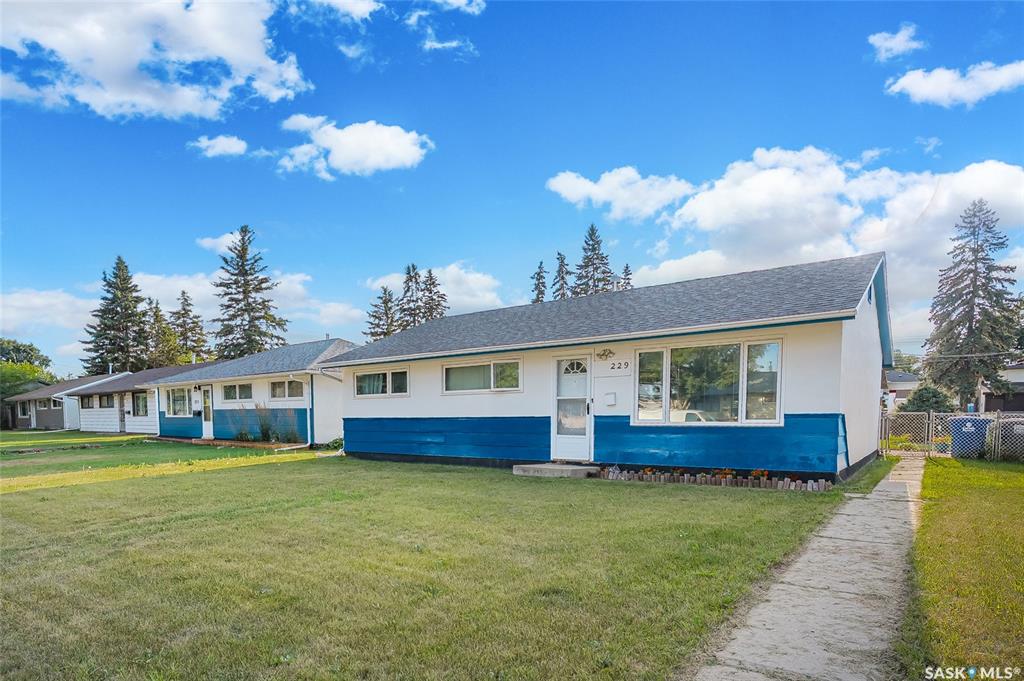 Main View of 229 U Avenue N, Mount Royal SA, Saskatoon, Saskatchewan, S7L 3C4