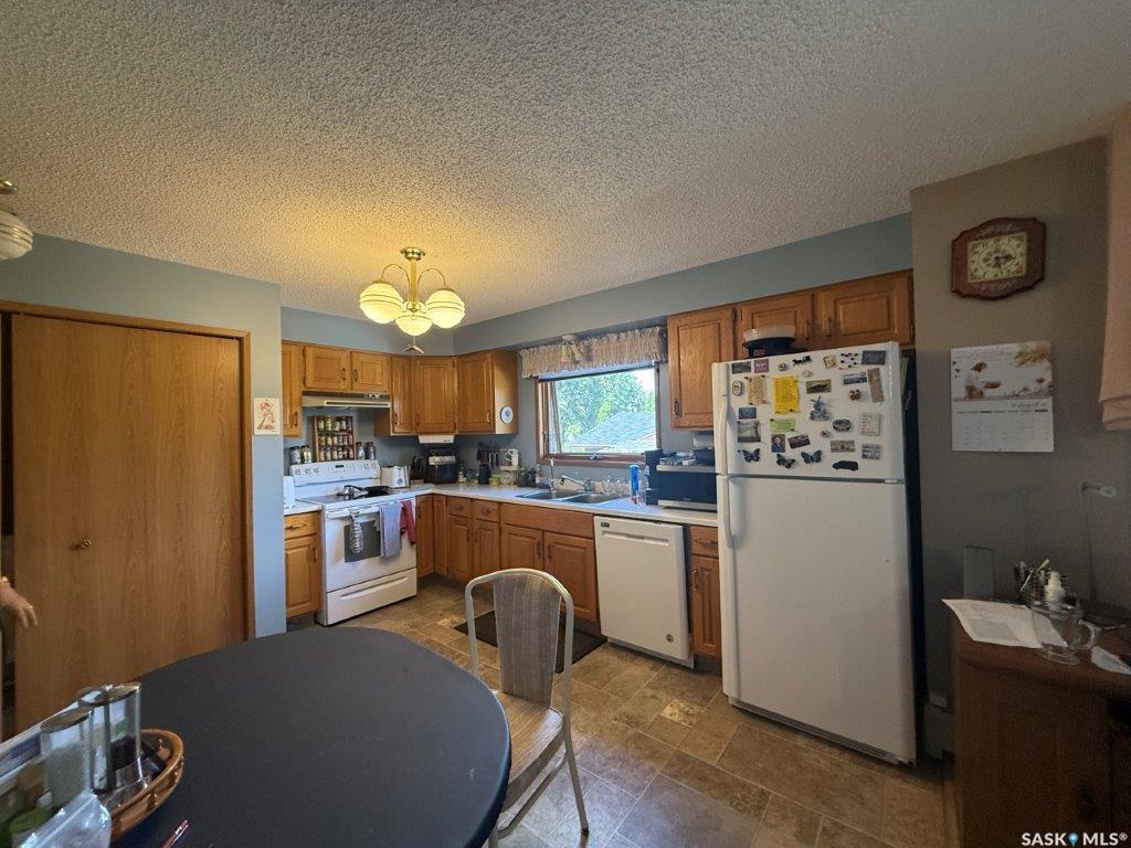 Fourth View of 119 4th Avenue W #8, Kindersley, Saskatchewan, S0L 1S0