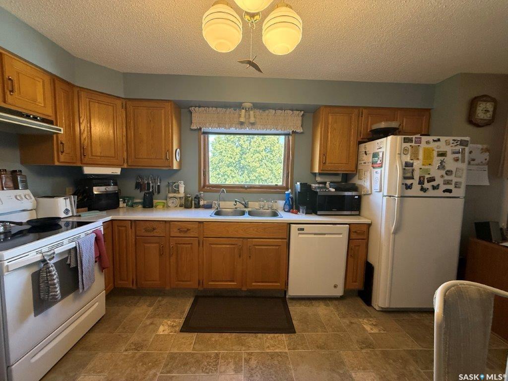 Fifth View of 119 4th Avenue W #8, Kindersley, Saskatchewan, S0L 1S0