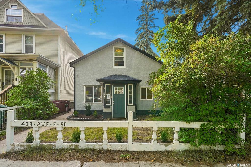 Second View of 423 E Avenue S, Riversdale, Saskatoon, Saskatchewan, S7M 1S4