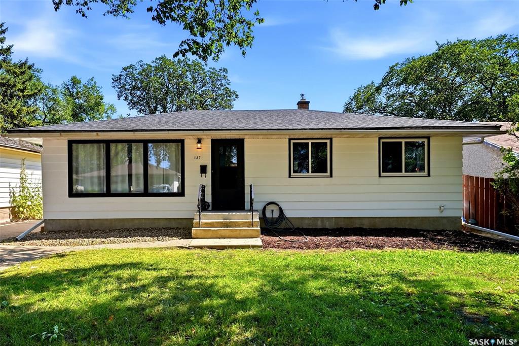 MLS® listing #SK046313 for sale located at 137 Garnet Street