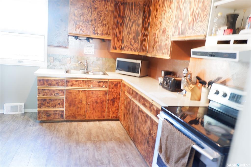 Third View of 305 1st Street E, Mossbank, Saskatchewan, S0H 3G0