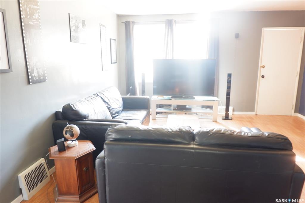 Fifth View of 305 1st Street E, Mossbank, Saskatchewan, S0H 3G0