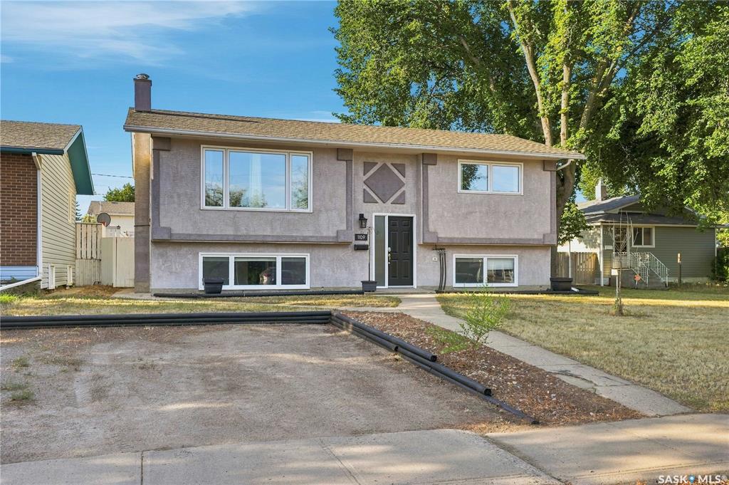 Main View of 1109 Lillooet Street W, Westmount/Elsom, Moose Jaw, Saskatchewan, S6H 5A2