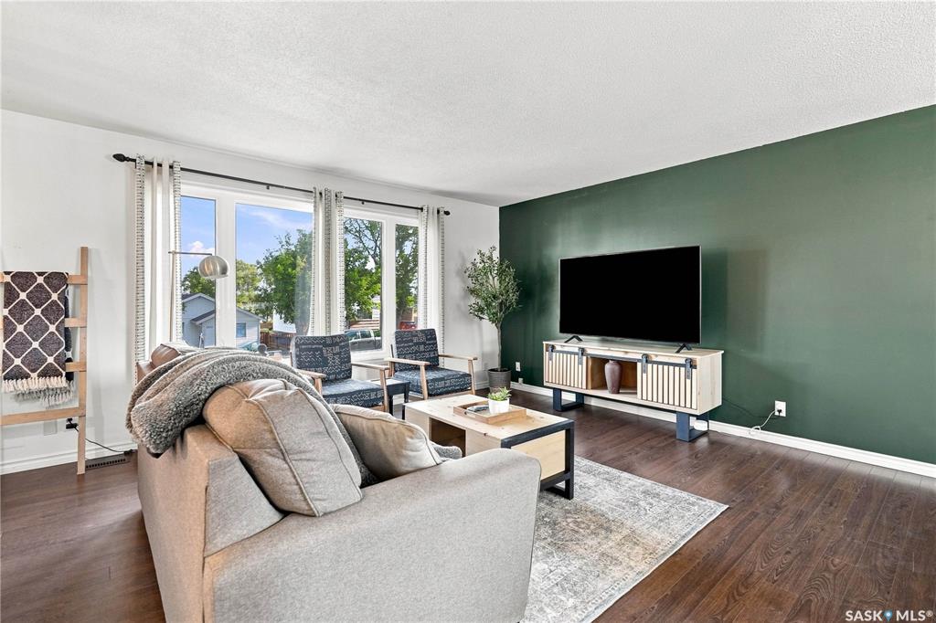 Fourth View of 1109 Lillooet Street W, Westmount/Elsom, Moose Jaw, Saskatchewan, S6H 5A2