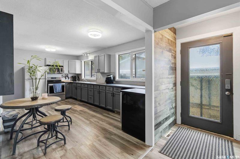 Fifth View of 22 Columbia Drive, River Heights SA, Saskatoon, Saskatchewan, S7K 1E5