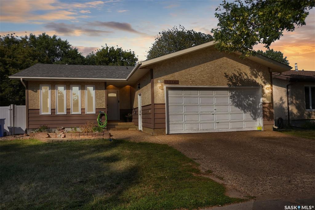 1214 Devonshire Drive N, SK046605, Saskatchewan,