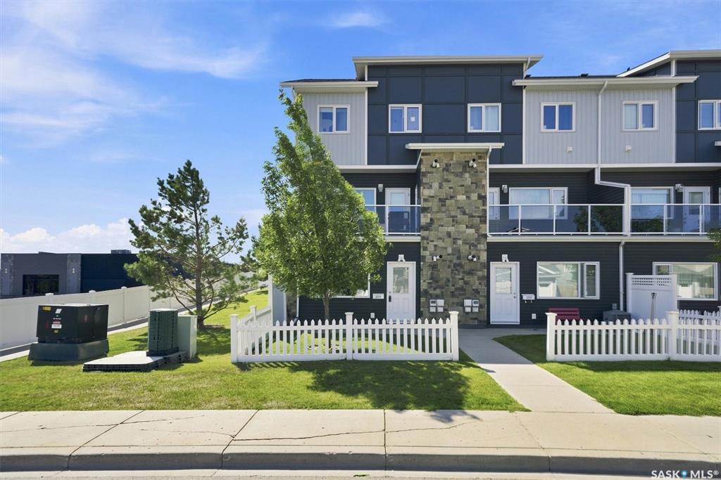 225 Hassard Close #211, SK046621, Saskatchewan,