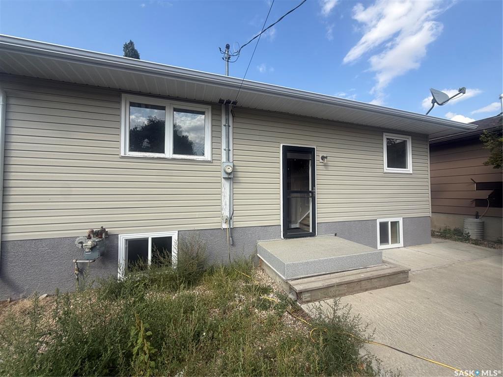 Second View of 411 5th Avenue W, Assiniboia, Saskatchewan, S0H 0B0