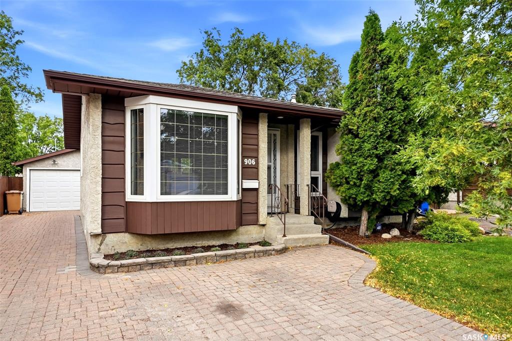 MLS® listing #SK046746 for sale located at 906 Hopkins Crescent N