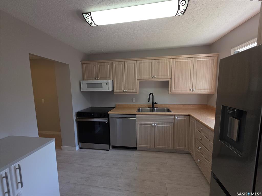 Second View of 445 Pendygrasse Road #203, Fairhaven, Saskatoon, Saskatchewan, S7M 5C1