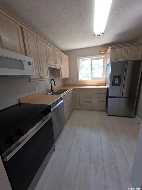 Third View of 445 Pendygrasse Road #203, Fairhaven, Saskatoon, Saskatchewan, S7M 5C1