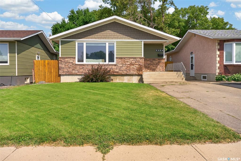 Second View of 1214 Grandview Street W, Westmount/Elsom, Moose Jaw, Saskatchewan, S6H 5M2