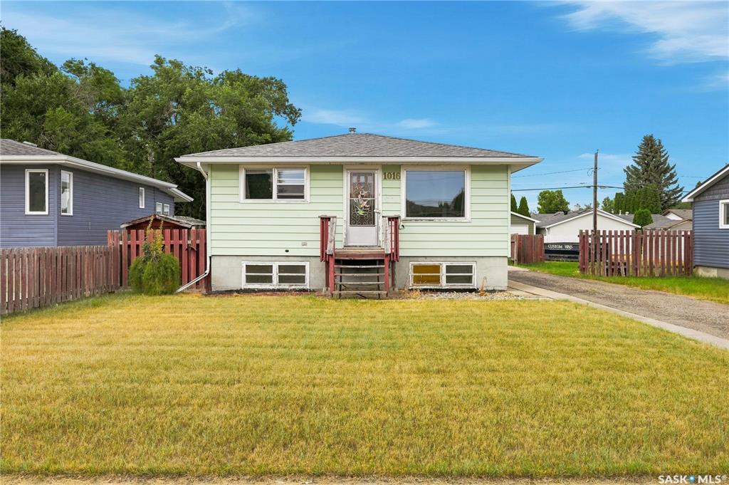 Second View of 1016 Hastings Street, Westmount/Elsom, Moose Jaw, Saskatchewan, S6H 5R8