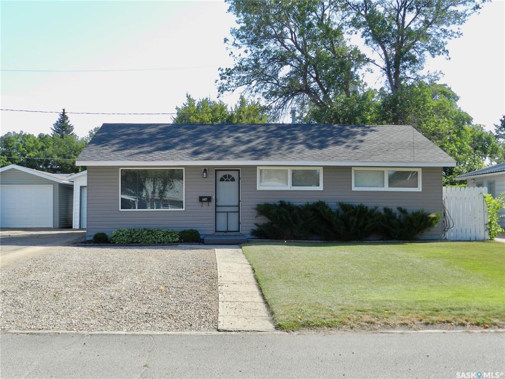 MLS® listing #SK046781 for sale located at 1037 Bogue Avenue