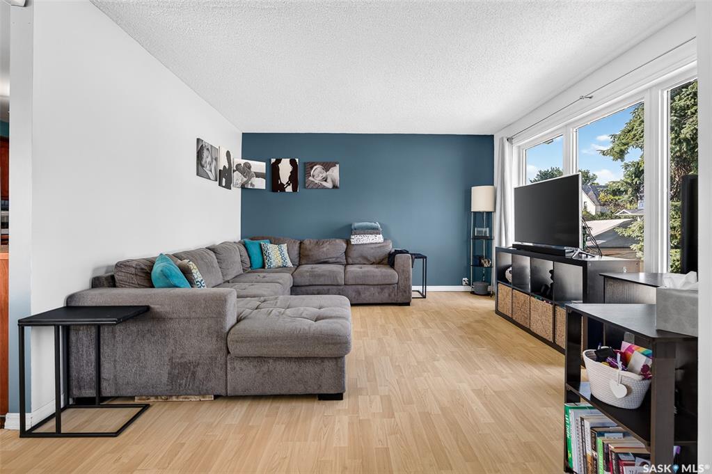 Fourth View of 529 Athabasca Street W, Central MJ, Moose Jaw, Saskatchewan, S6H 2C5