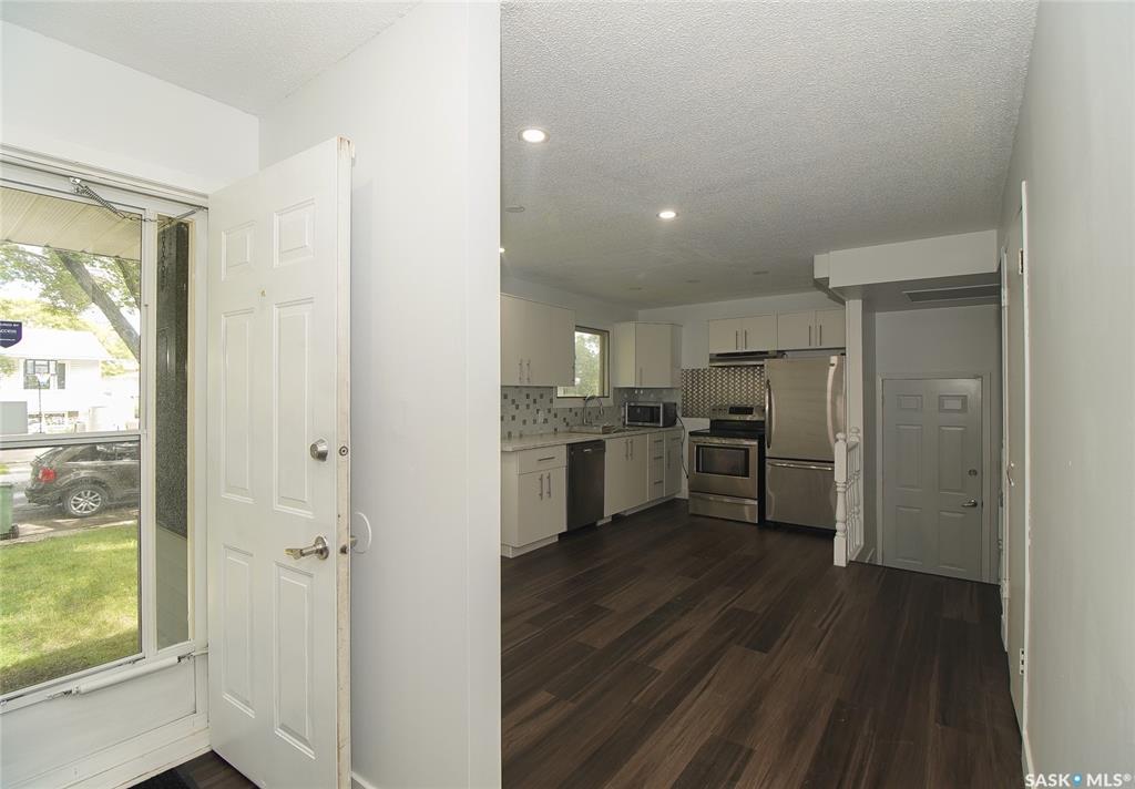 Fifth View of 61 Bannister Avenue, Walsh Acres, Regina, Saskatchewan, S4R 5K8