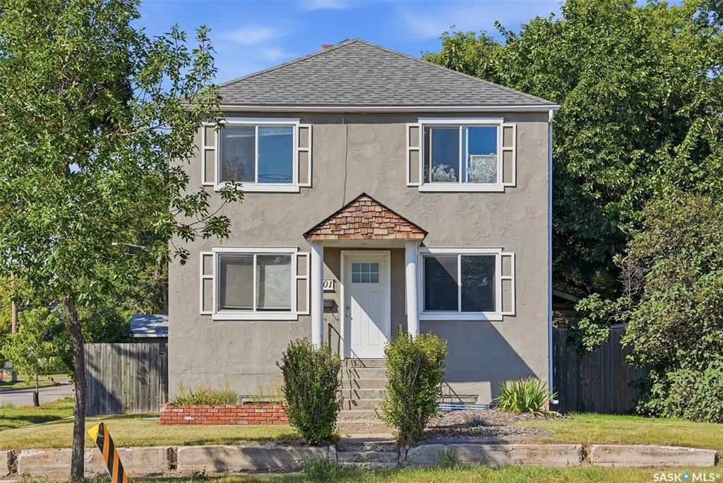 Main View of 201 H Avenue N, Westmount, Saskatoon, Saskatchewan, S7L 3B6