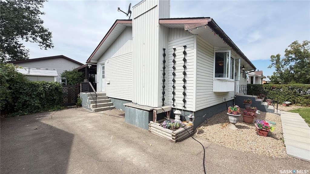 Third View of 785 Centre Street, Shaunavon, Saskatchewan, S0N 2M0