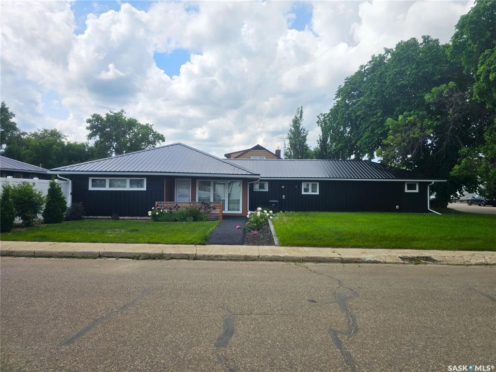Main View of 398 5th Avenue E, Unity, Saskatchewan, S0K 4L0