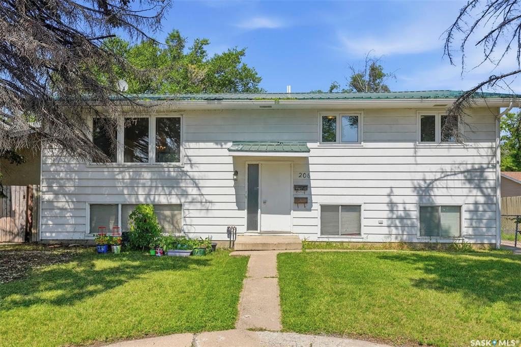 Second View of 206 Carleton Drive, West College Park, Saskatoon, Saskatchewan, S7H 4C1