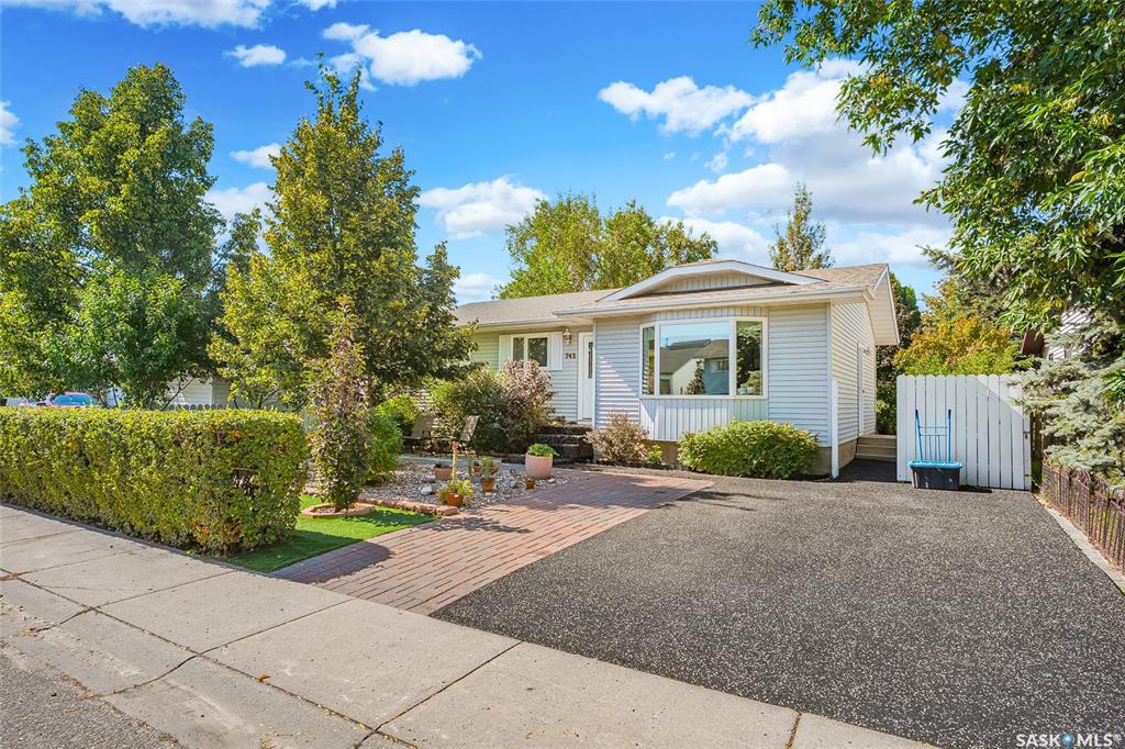 742 Klassen Bay, SK047271, Saskatchewan,