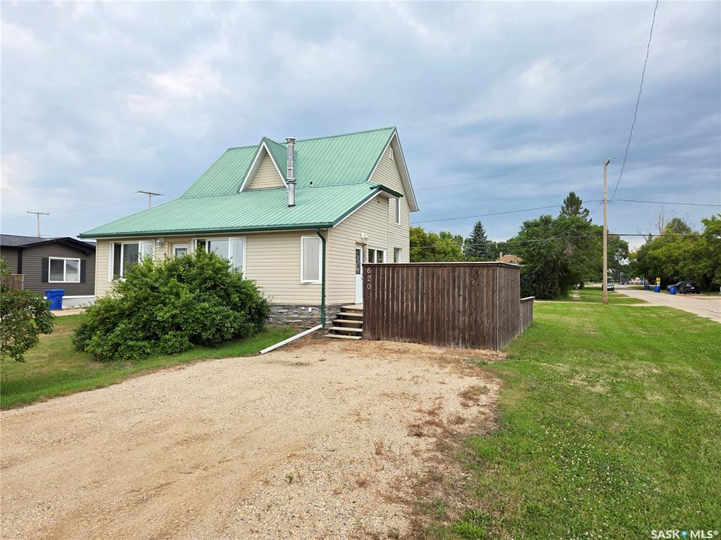Second View of 620 Railway Avenue, Arcola, Saskatchewan, S0C 0G0