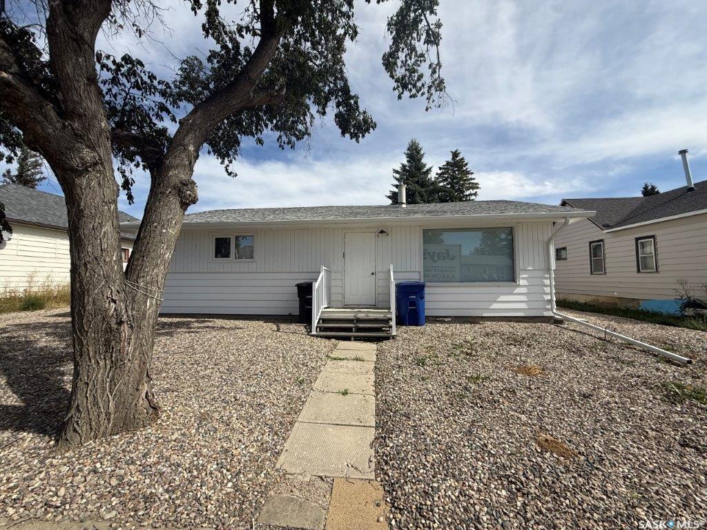 Main View of 607 5th Street W, Eston, Saskatchewan, S0L 1A0