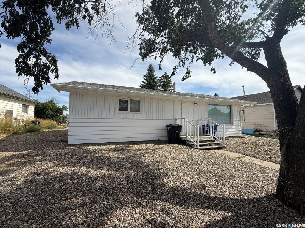 Second View of 607 5th Street W, Eston, Saskatchewan, S0L 1A0