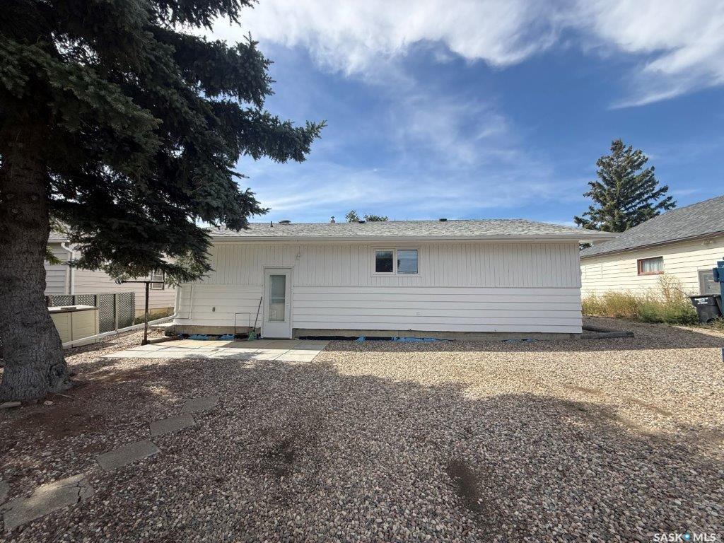 Third View of 607 5th Street W, Eston, Saskatchewan, S0L 1A0