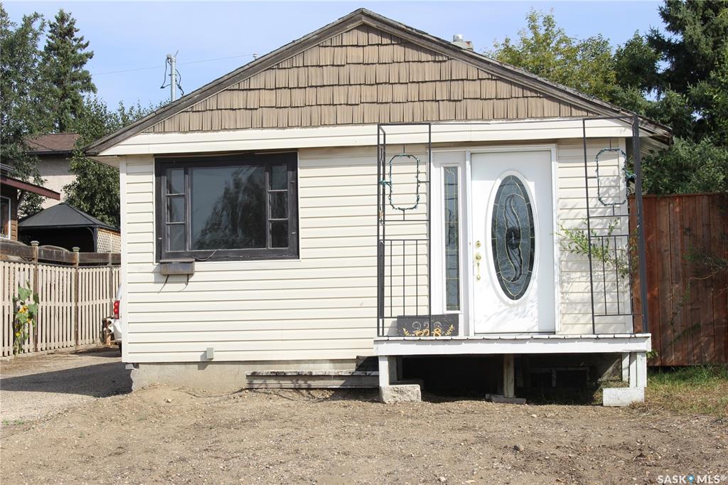 MLS® listing #SK047508 for sale located at 928 Fairford Street E