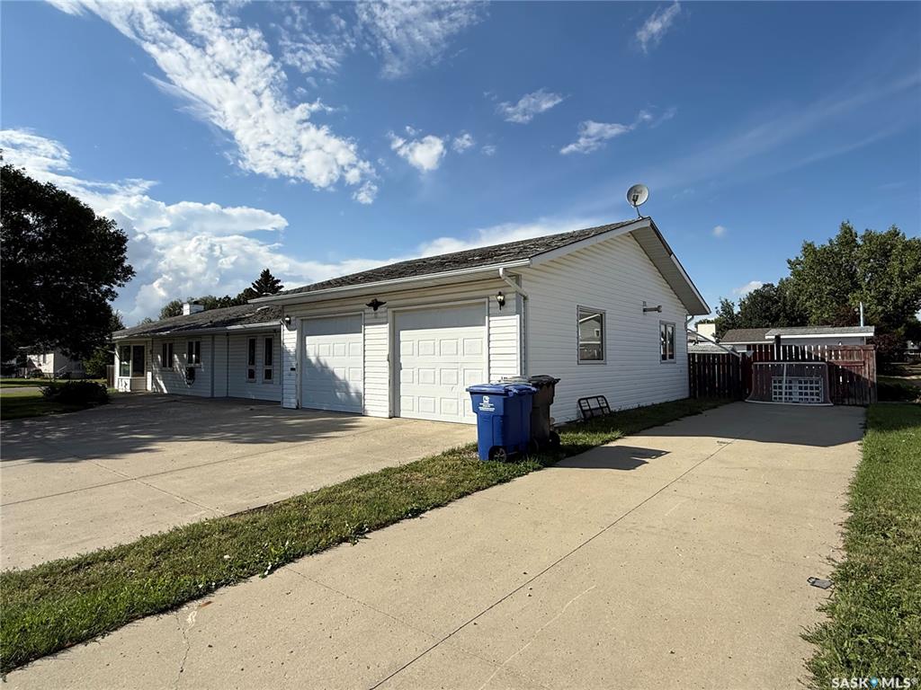 Third View of 1849 Eaglesham Avenue, Weyburn, Saskatchewan, S4H 3A6