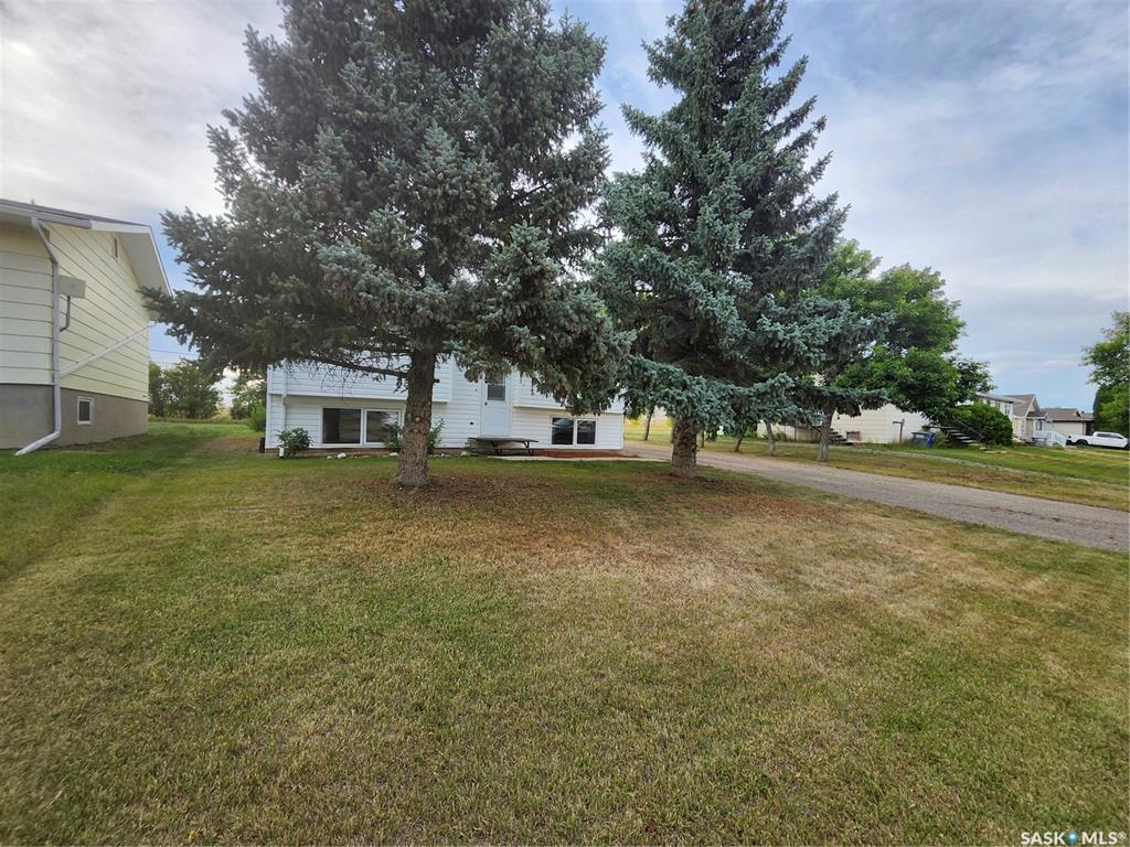 Second View of 413 2nd Street N, Cabri, Saskatchewan, S0N 0J0