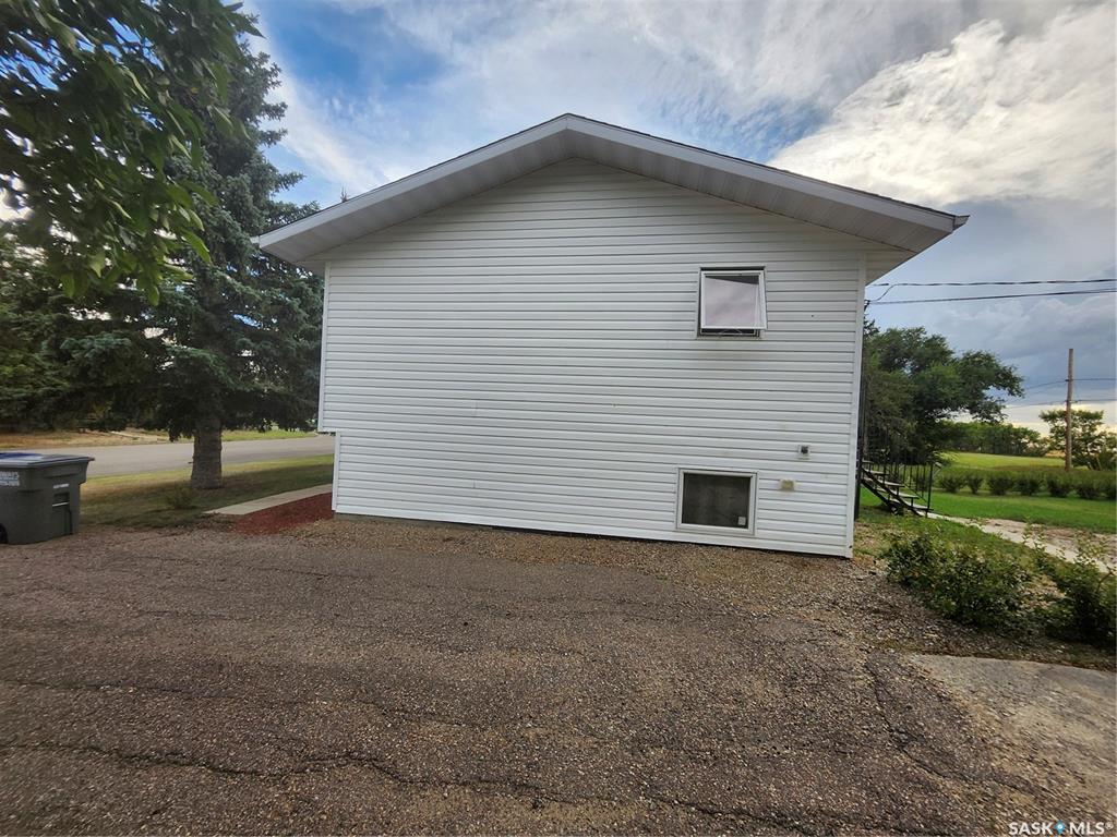 Fourth View of 413 2nd Street N, Cabri, Saskatchewan, S0N 0J0