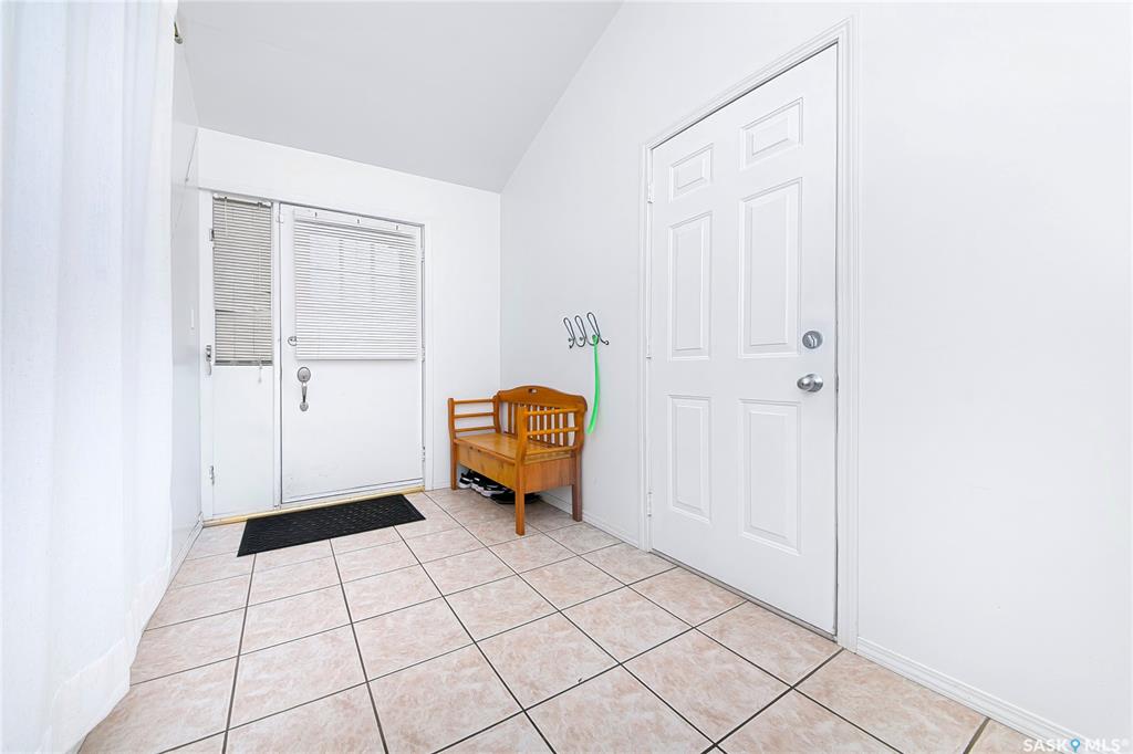 Fourth View of 823 Northumberland Avenue, Massey Place, Saskatoon, Saskatchewan, S7L 3W3