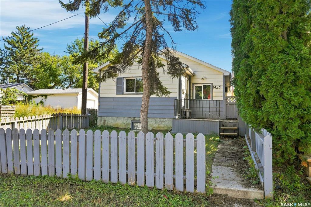 Main View of 1425 Mcintosh Street, Rosemont, Regina, Saskatchewan, S4T 5C4