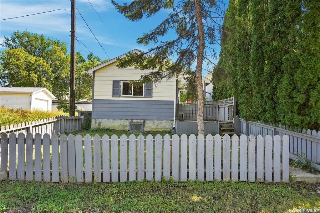 Second View of 1425 Mcintosh Street, Rosemont, Regina, Saskatchewan, S4T 5C4