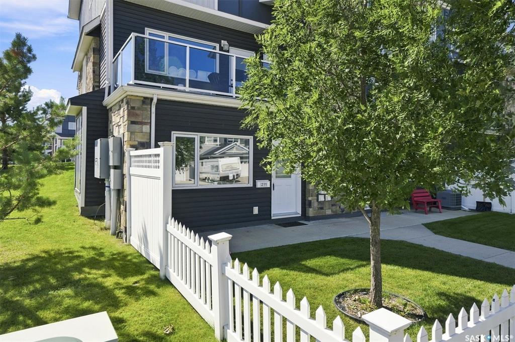 225 Hassard Close #211, SK047687, Saskatchewan,