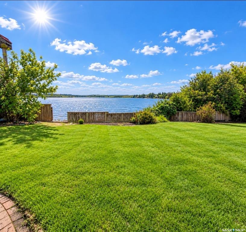 Second View of 52 Lake Address, Macklin, Saskatchewan, S0L 2C0