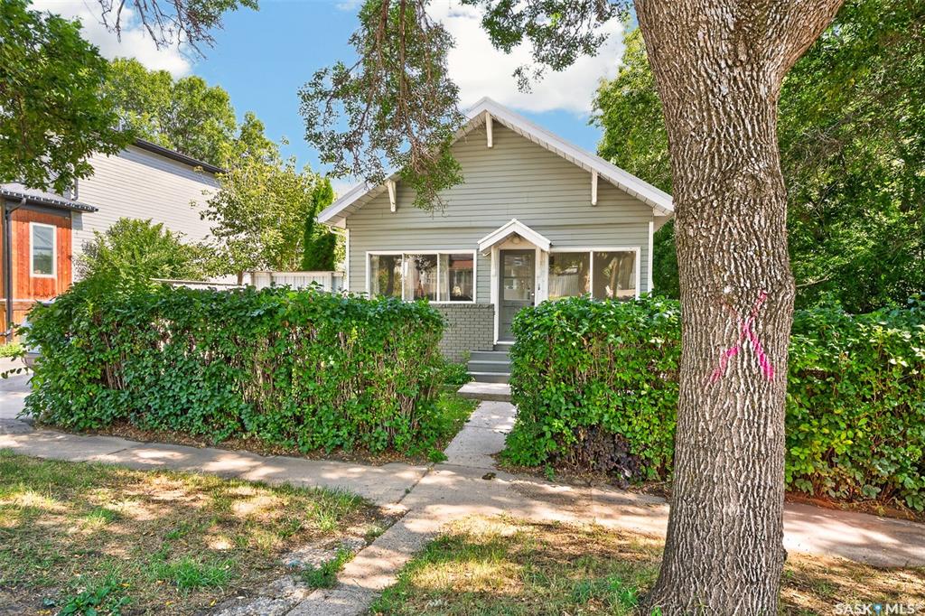 MLS® listing #SK047711 for sale located at 1133 Chestnut Avenue Ne